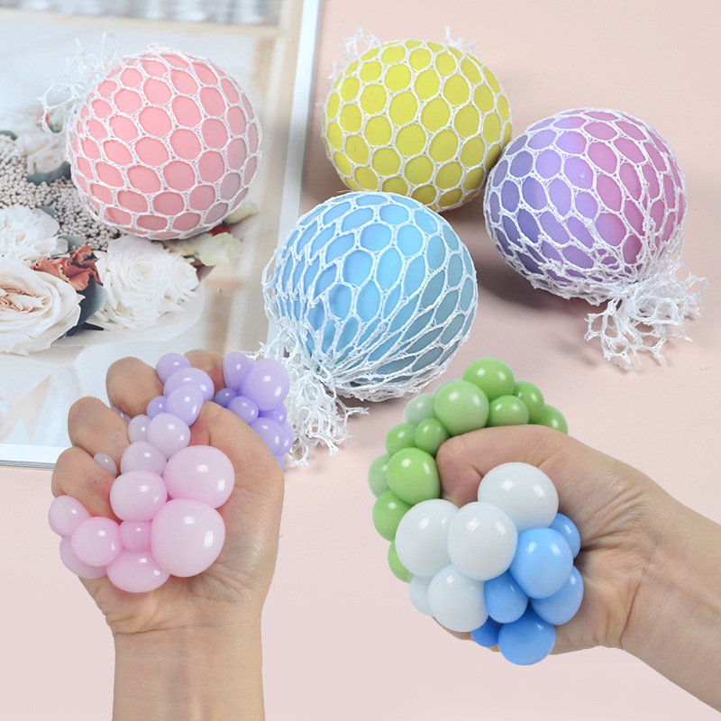 6CM手絞りトリコロール小麦粉グレープテニスボール減圧玩具T - Badminton Smash のレビューと価格